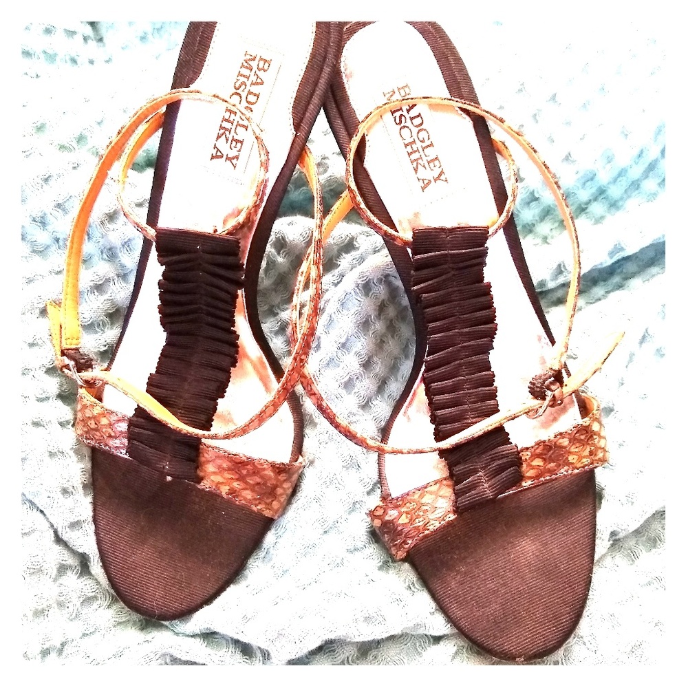 Badgley Mischka Ruffle T strap heels